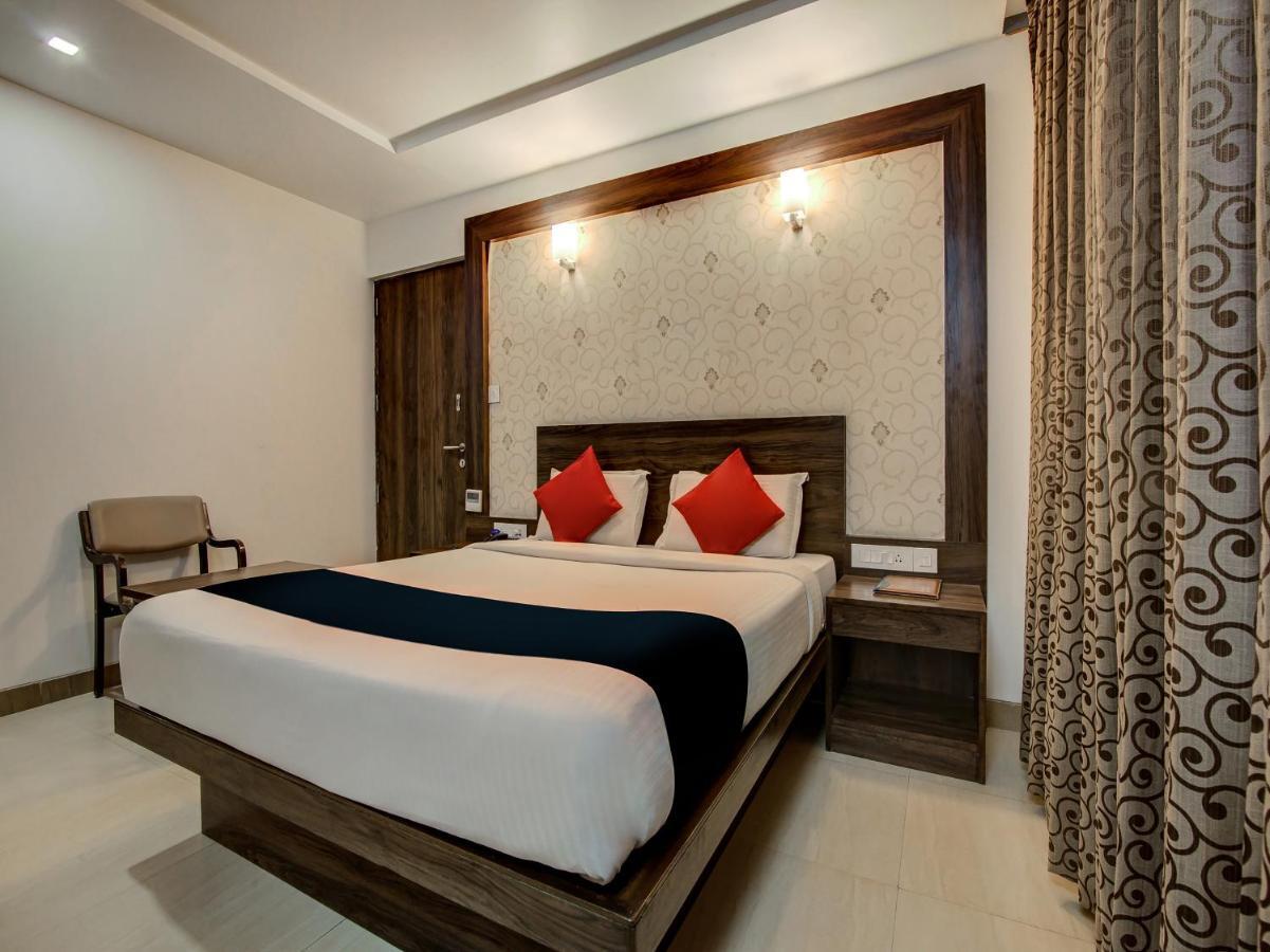 Myspace Hotels Silverstar Bangalore Exteriör bild